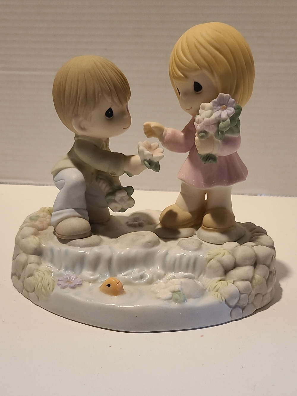 Precious Moments Collectord Club 2014 Boy and Girl Figurine